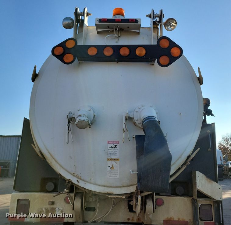 image for item LO9974 2000 International 2554  sewer jetter truck