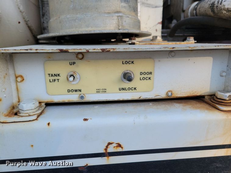 image for item LO9974 2000 International 2554  sewer jetter truck