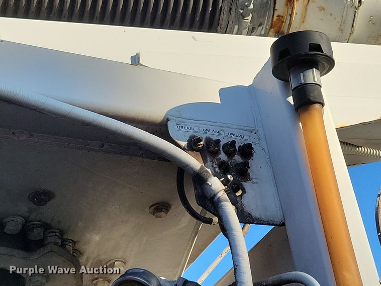 image for item LO9974 2000 International 2554  sewer jetter truck