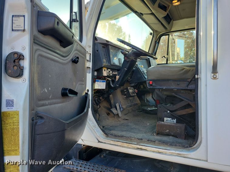 image for item LO9974 2000 International 2554  sewer jetter truck