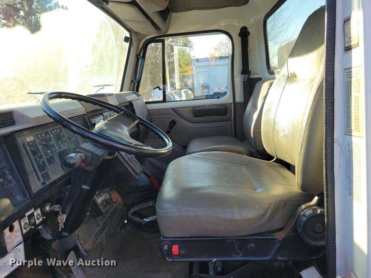 image for item LO9974 2000 International 2554  sewer jetter truck