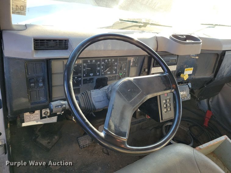 image for item LO9974 2000 International 2554  sewer jetter truck