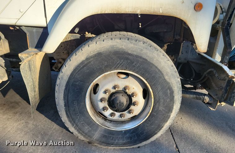 image for item LO9974 2000 International 2554  sewer jetter truck