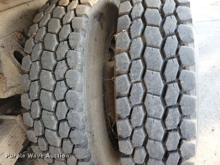 image for item LO9974 2000 International 2554  sewer jetter truck