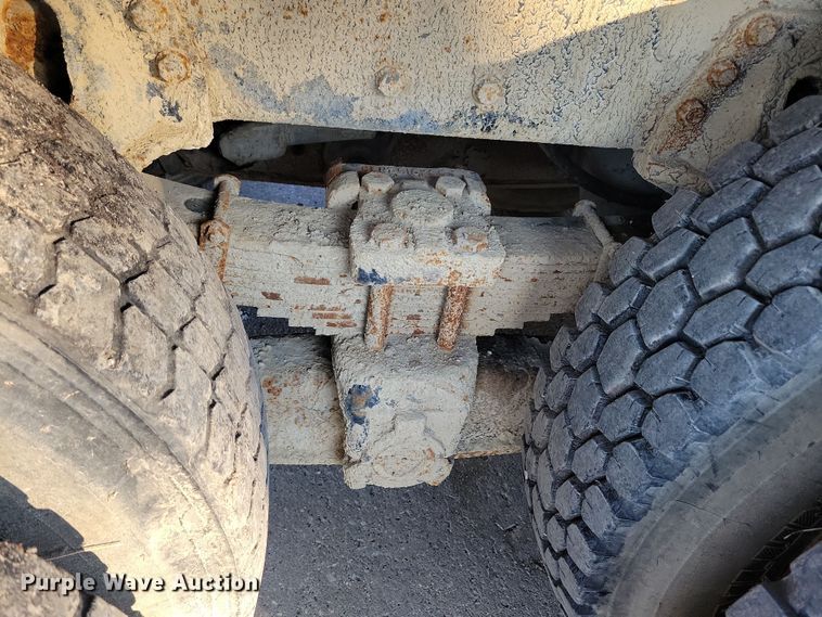 image for item LO9974 2000 International 2554  sewer jetter truck