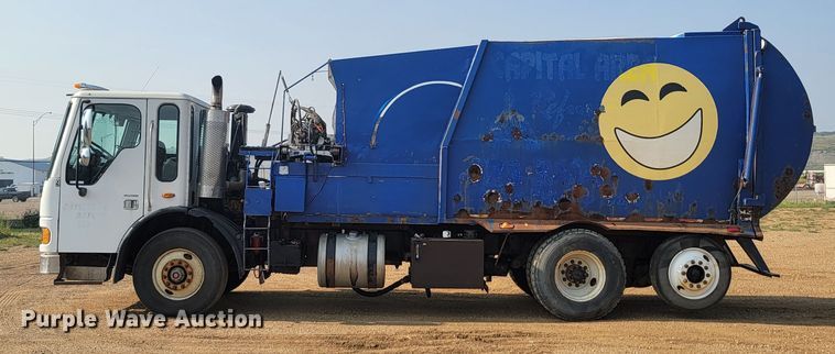 image for item LQ9256 2004 Sterling Condor  refuse truck