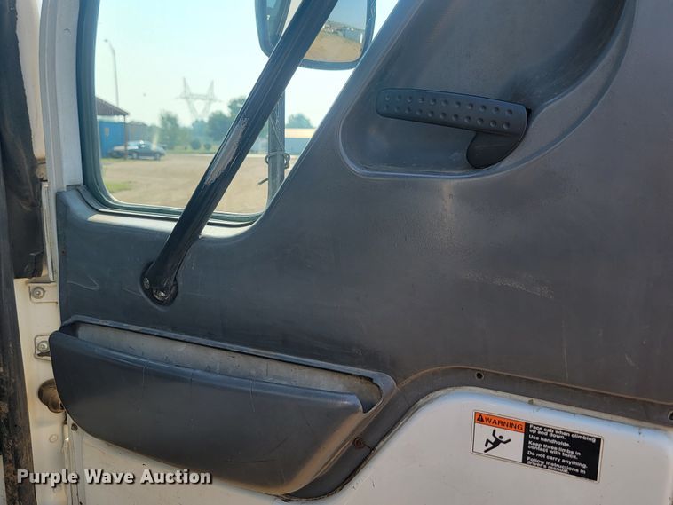 image for item LQ9256 2004 Sterling Condor  refuse truck