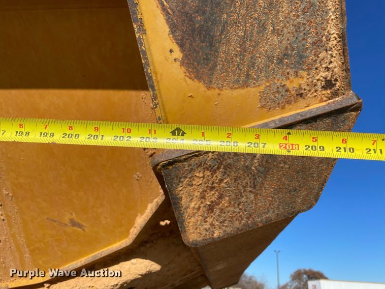 image for item LV9249 2014 Caterpillar 740B  haul truck