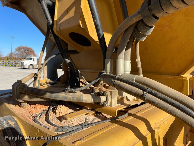 image for item LV9249 2014 Caterpillar 740B  haul truck