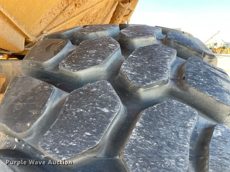 image for item LV9249 2014 Caterpillar 740B  haul truck