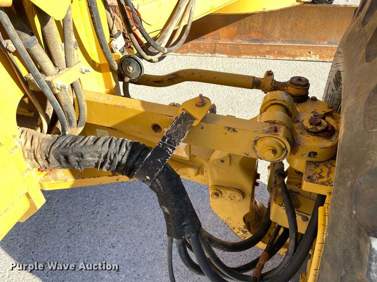 image for item LV9250 2011 Caterpillar 120M  motor grader