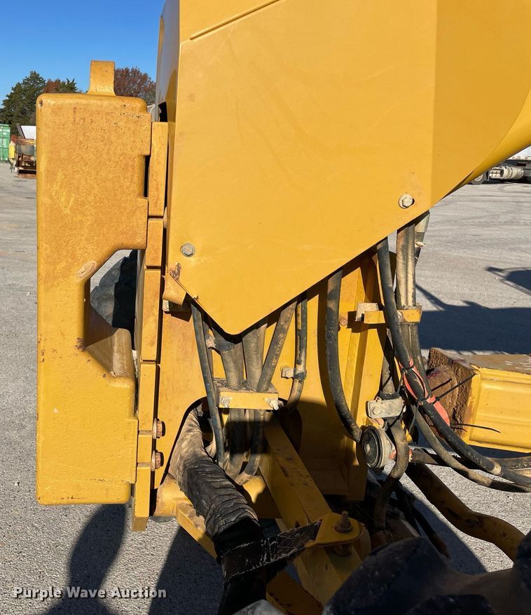 image for item LV9250 2011 Caterpillar 120M  motor grader