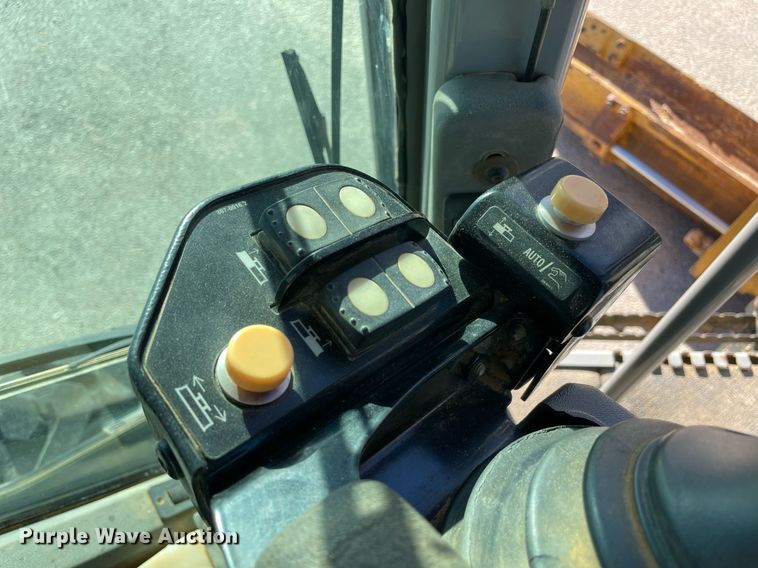 image for item LV9250 2011 Caterpillar 120M  motor grader