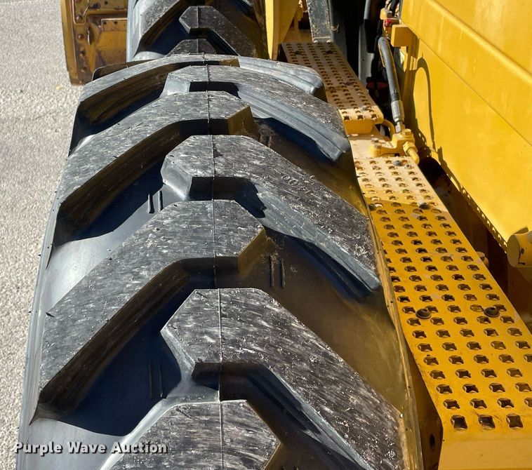 image for item LV9250 2011 Caterpillar 120M  motor grader