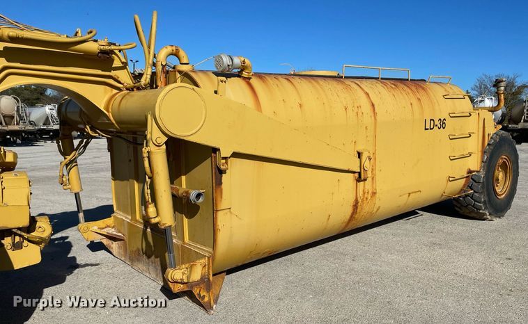 image for item LV9251 Caterpillar 613C Series II  water wagon