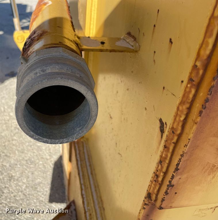 image for item LV9251 Caterpillar 613C Series II  water wagon