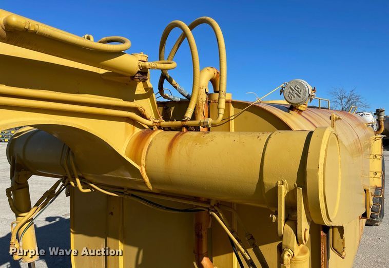 image for item LV9251 Caterpillar 613C Series II  water wagon