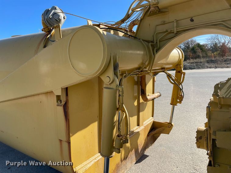 image for item LV9251 Caterpillar 613C Series II  water wagon