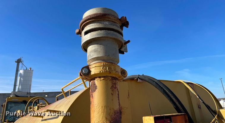 image for item LV9251 Caterpillar 613C Series II  water wagon