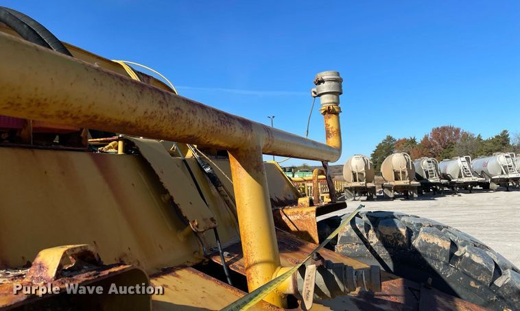 image for item LV9251 Caterpillar 613C Series II  water wagon