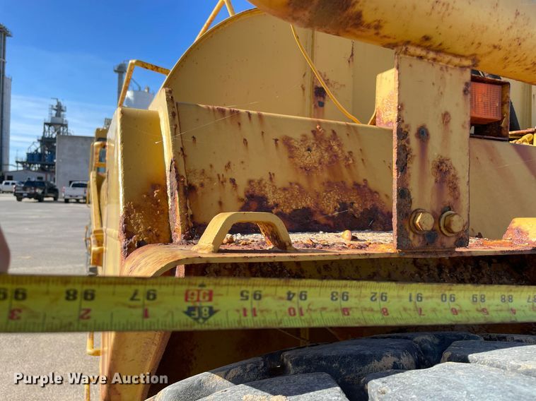 image for item LV9251 Caterpillar 613C Series II  water wagon