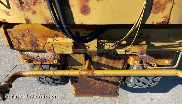 image for item LV9251 Caterpillar 613C Series II  water wagon