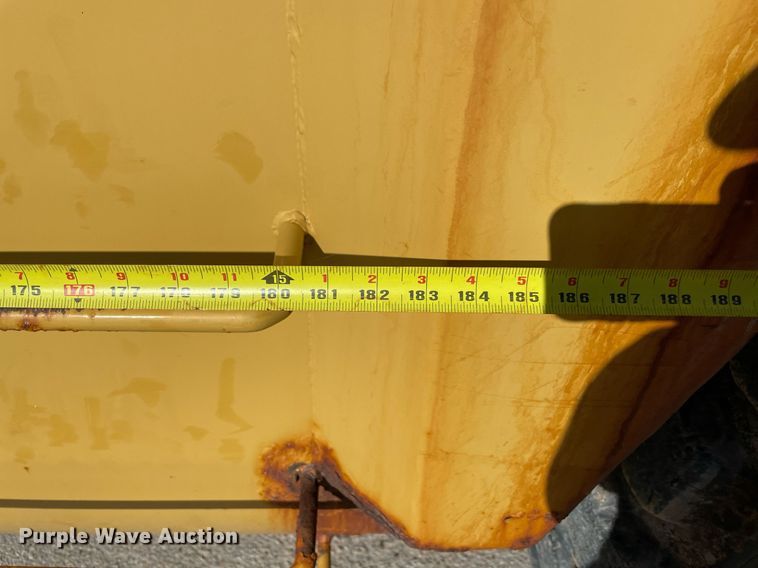 image for item LV9251 Caterpillar 613C Series II  water wagon