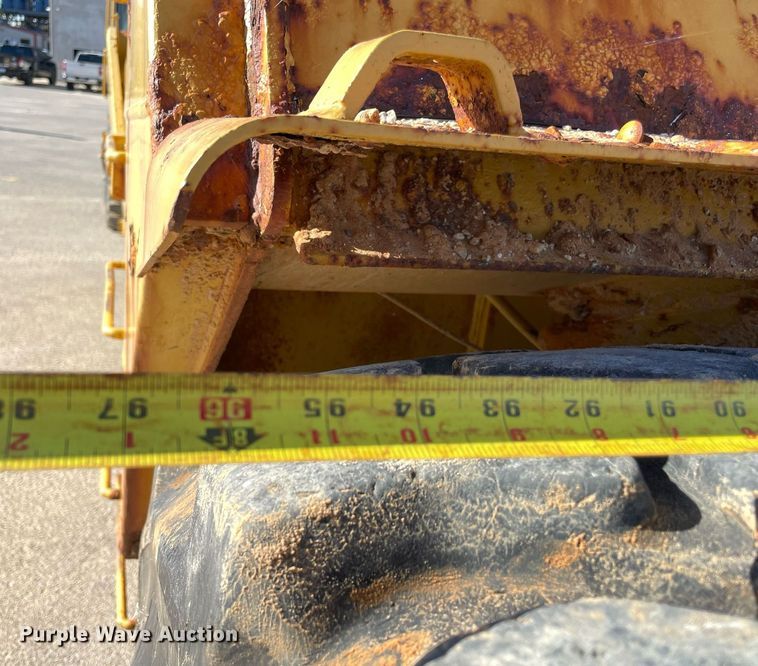 image for item LV9251 Caterpillar 613C Series II  water wagon