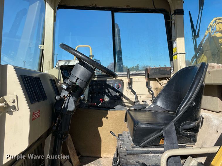 image for item LV9251 Caterpillar 613C Series II  water wagon