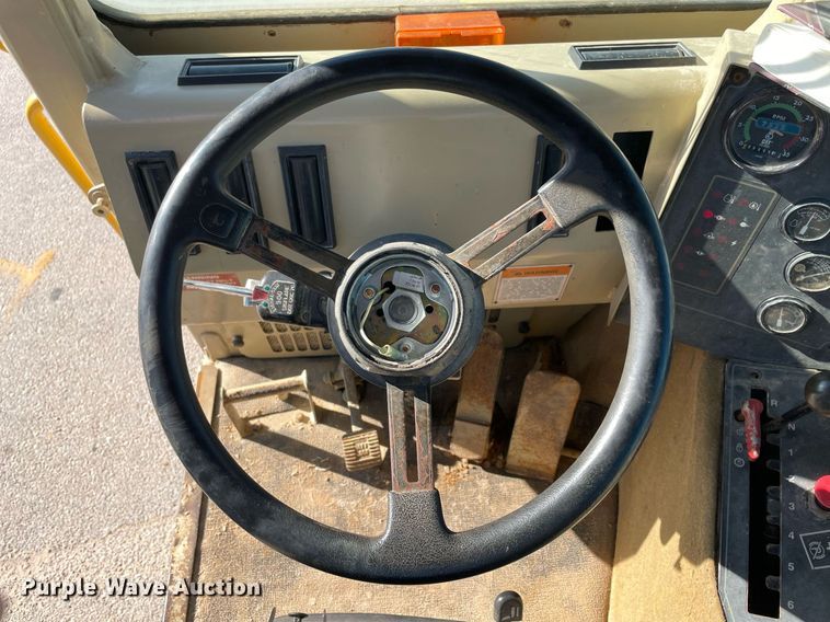 image for item LV9251 Caterpillar 613C Series II  water wagon