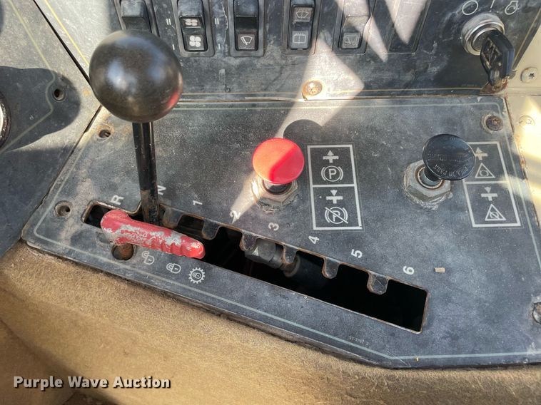 image for item LV9251 Caterpillar 613C Series II  water wagon