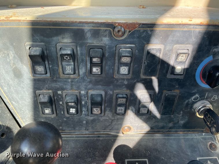 image for item LV9251 Caterpillar 613C Series II  water wagon