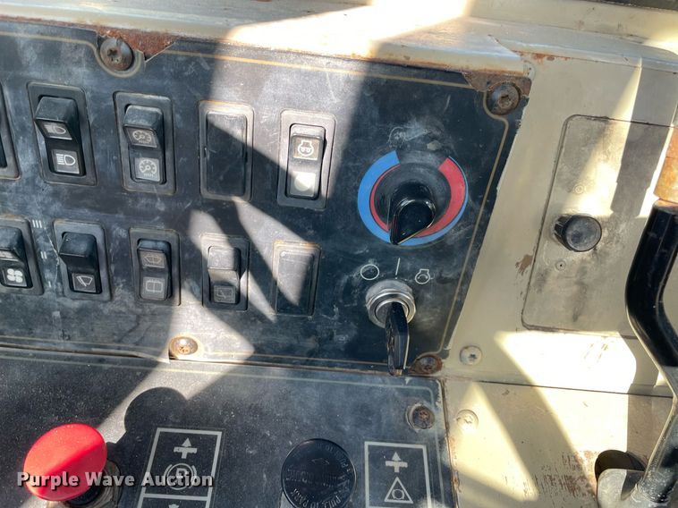 image for item LV9251 Caterpillar 613C Series II  water wagon