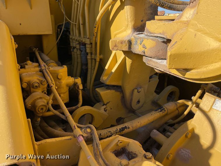 image for item LV9251 Caterpillar 613C Series II  water wagon