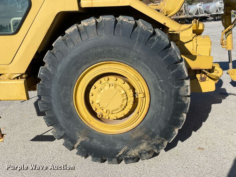 image for item LV9251 Caterpillar 613C Series II  water wagon