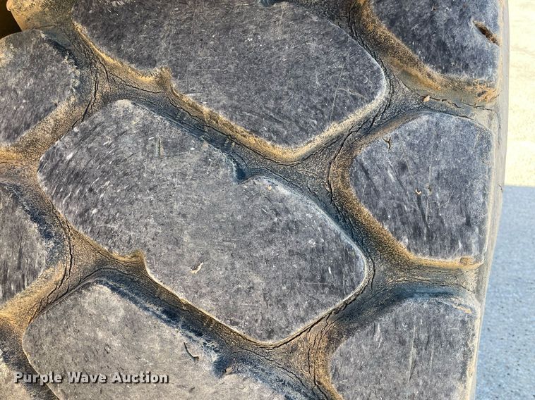 image for item LV9251 Caterpillar 613C Series II  water wagon