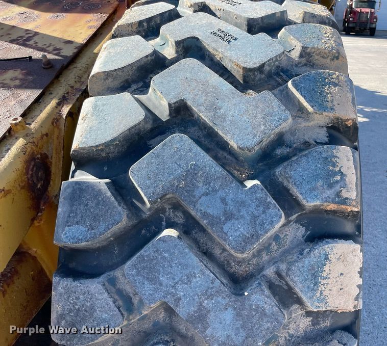 image for item LV9251 Caterpillar 613C Series II  water wagon