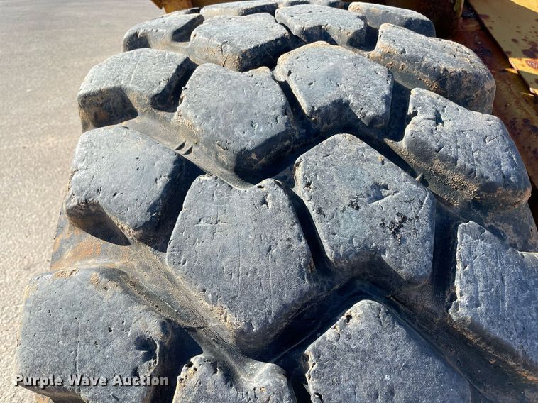 image for item LV9251 Caterpillar 613C Series II  water wagon