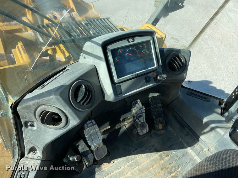 image for item LV9252 2017 Caterpillar 966M  wheel loader