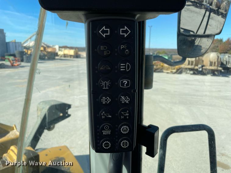 image for item LV9252 2017 Caterpillar 966M  wheel loader