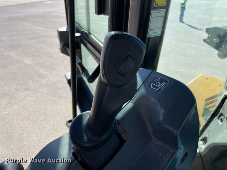 image for item LV9252 2017 Caterpillar 966M  wheel loader