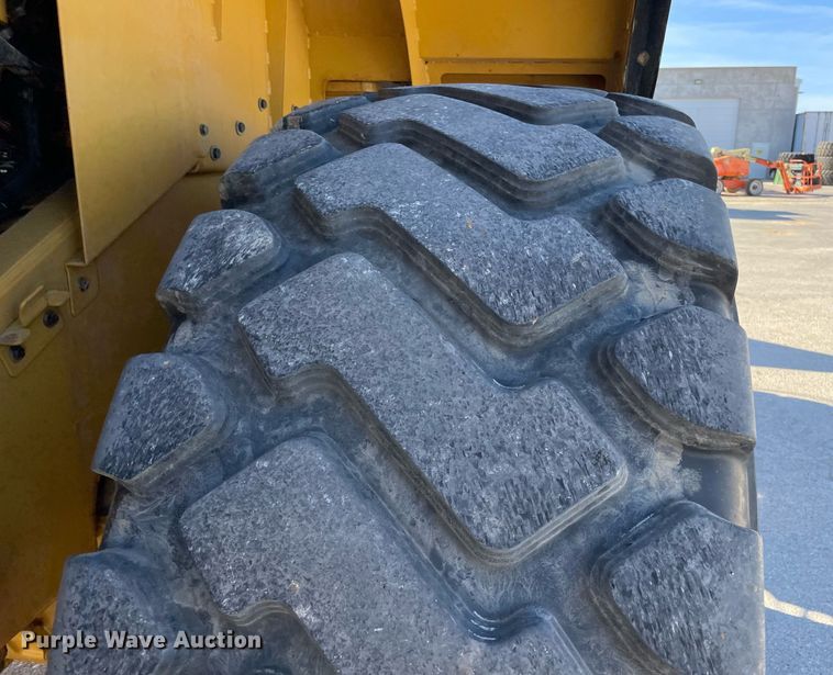 image for item LV9252 2017 Caterpillar 966M  wheel loader