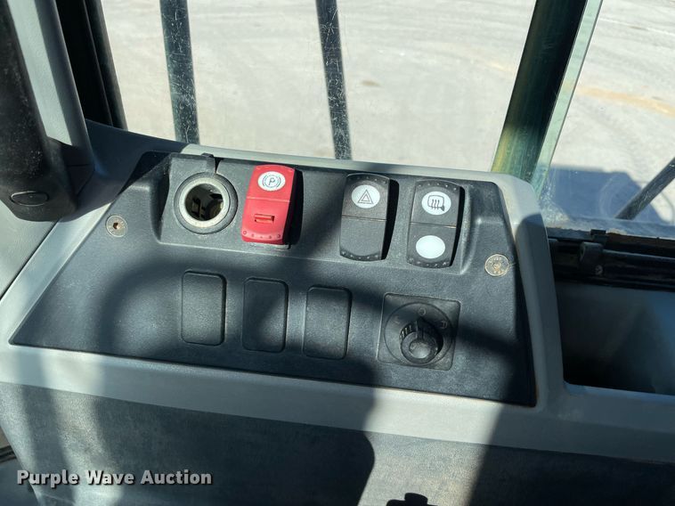 image for item LV9252 2017 Caterpillar 966M  wheel loader