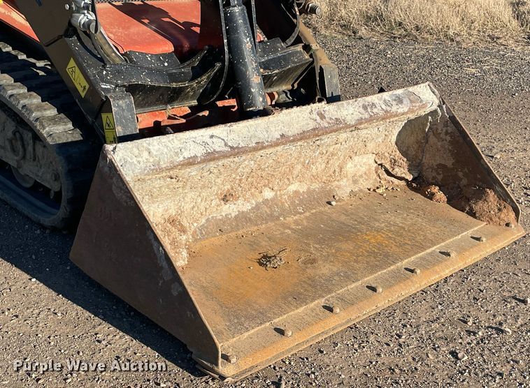 image for item LV9272 2020 Ditch Witch SK3000  compact utility loader