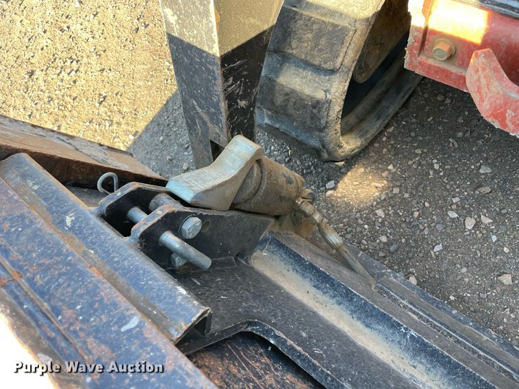 image for item LV9272 2020 Ditch Witch SK3000  compact utility loader