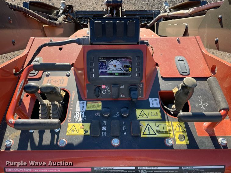 image for item LV9272 2020 Ditch Witch SK3000  compact utility loader