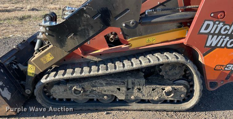 image for item LV9272 2020 Ditch Witch SK3000  compact utility loader