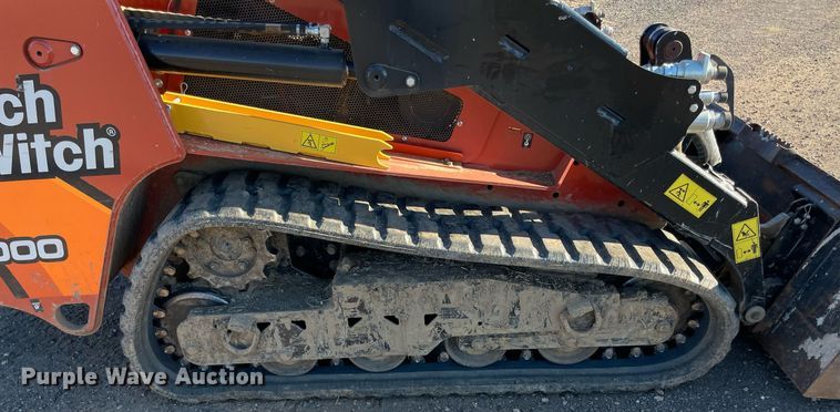 image for item LV9272 2020 Ditch Witch SK3000  compact utility loader