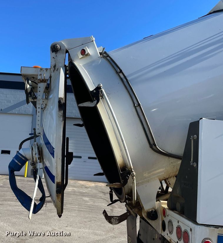 image for item LV9971 2006 International 7500  sewer jetter truck