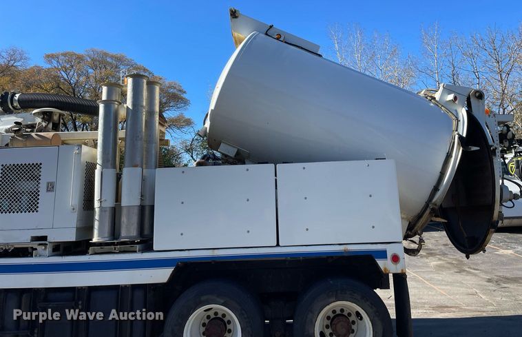 image for item LV9971 2006 International 7500  sewer jetter truck